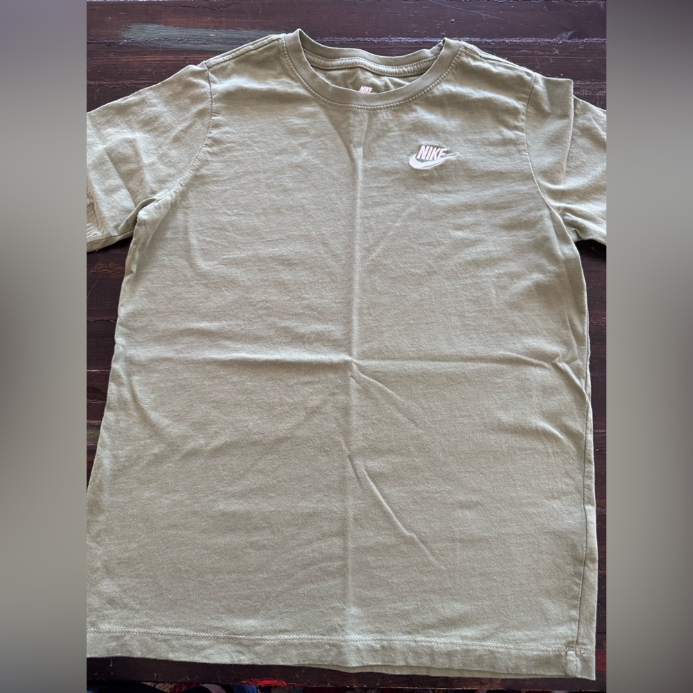 Nike tee army green youth size XL.